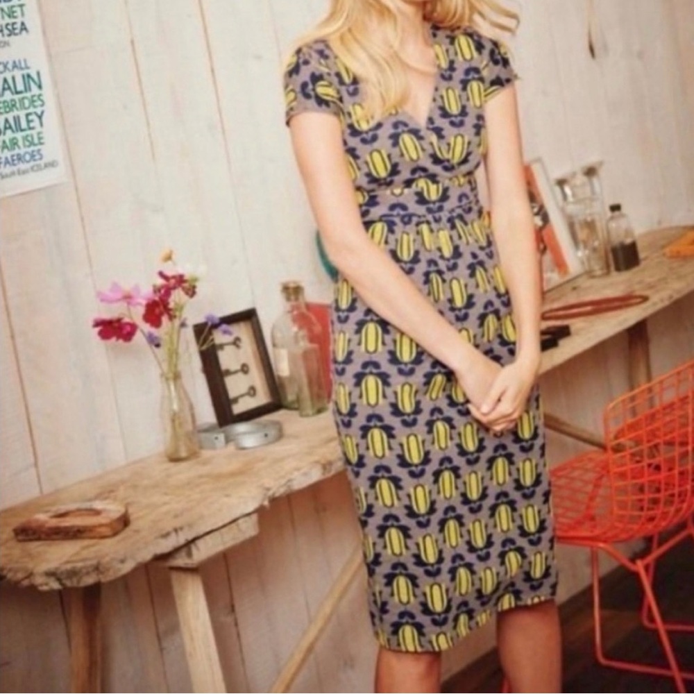 Boden Midi Dress Brown Yellow
Floral Tulip Print V Neck-Size 6L-EUC